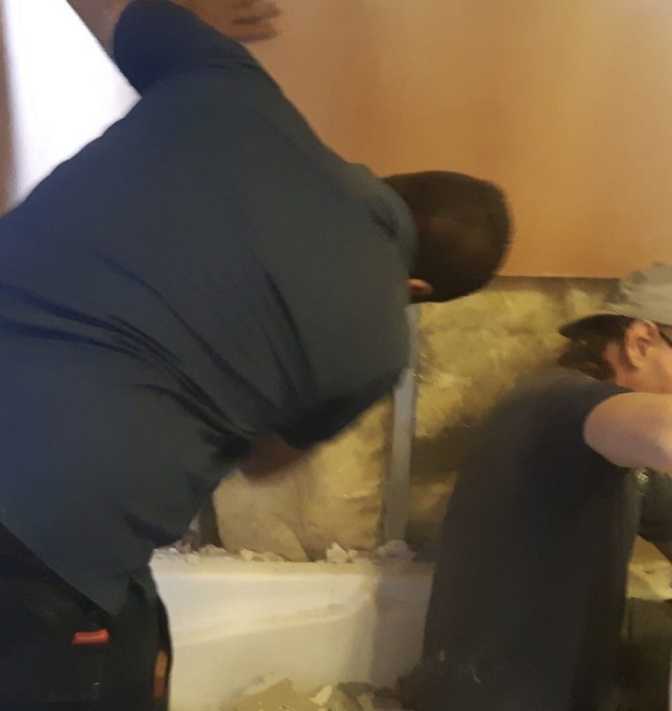 פרט גמר בחדר רחצה במלון לאחר עבודות שיפוץ